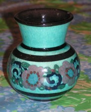 Jacquet à Annecy, vase à décor de fleurs stylisées