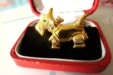 Adorable broche chien chipie