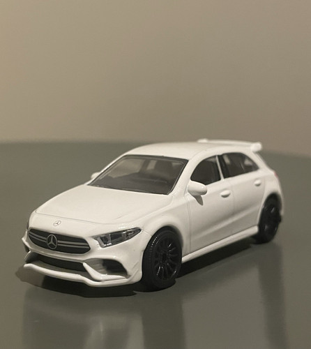 Miniature majorette mercedes - miniature,