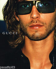 PUBLICITE ADVERTISING 075  2002  GUCCI  collection lunettes solaires homme