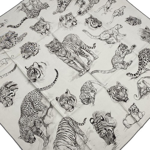 Hermes carre dans atelier - 90, l'atelier