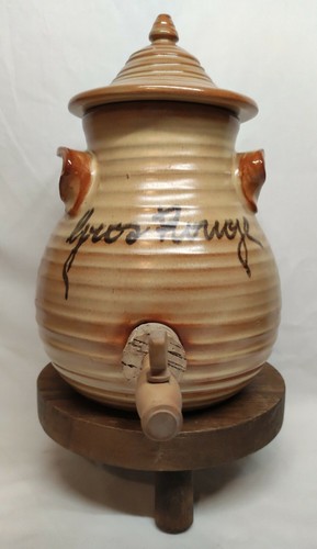 Ancien fontaine vin rouge - fontaine,