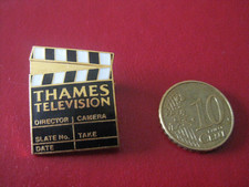 BROCHE BADGE  " THAMES TELEVISION  "  CLAP CINEMA