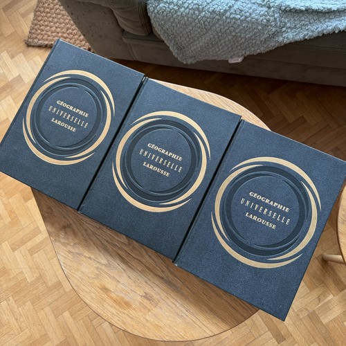 Livre encyclopédique - livre,