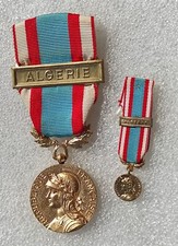 MEDAILLE COMMEMORATIVE DE LA GUERRE D'ALGERIE  avec SA MINIATURE