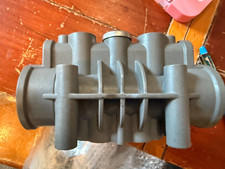 Neuf Yamada Air Actionné Double Diaphragme Pompe Valve Assemblage Boîtier 804608