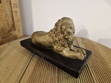 Statue lion en bronze doré