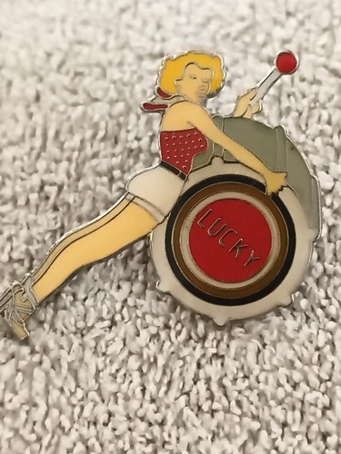 Pin vintage lucky - pin's,