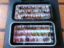 boite à mouche GREYS pleine de 80 mouches artisanales.