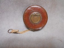 Ancien Mètre ruban en Cuir  Anglais  10 M rare collection marqué 9 cm D