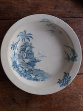 Gien Grand plat creux de service XIXe siècle Vues d'Orient