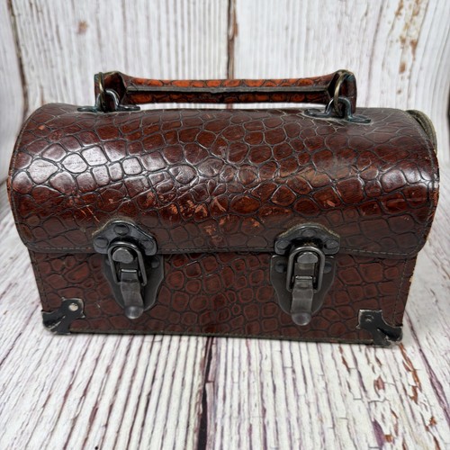 Vintage style faux alligator - faux,