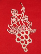 ANCIENNE BRODERIE FEUILLE ET GRAPPE DE RAISIN / PASSEMENTERIE GALON MERCERIE
