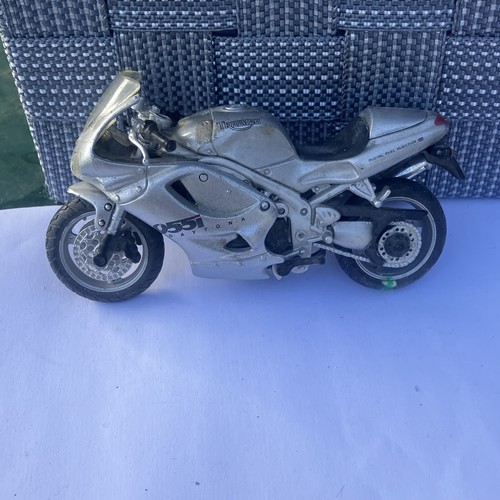 Maisto triumph daytona 955i - maisto,