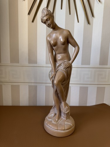 Superbe statue élégante
