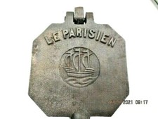 Ancien petit gaufrier en fonte LE PARISIEN