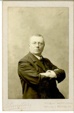 Sanitas, France, Portrait