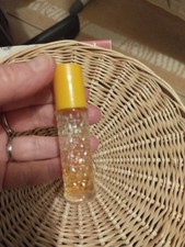 Une Miniature De Parfum Avon