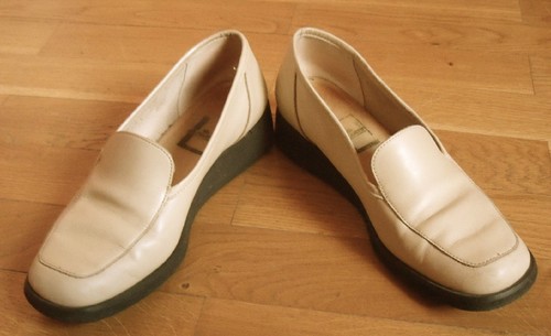 Chaussures légèrement - chaussures,