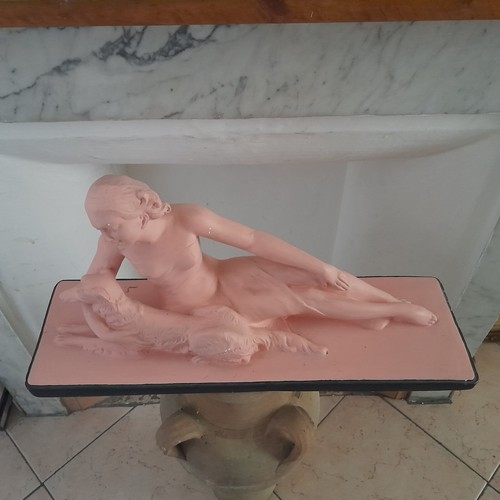 Jeune femme son - et,