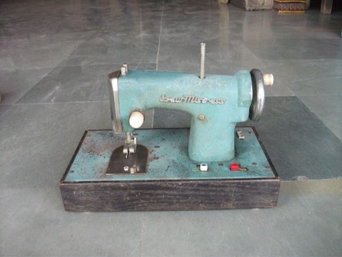 Machine coudre vintage - À, en