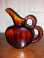 Pichet marron et noir Vallauris signé Giraud