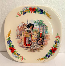 Assiette carré décor Alsacienne Luneville  