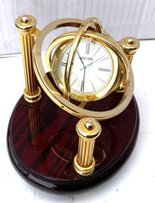 Jolie pendulette " SEIKO " sur sphere armillaire métal doré