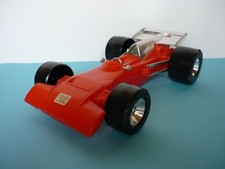 Jouet de bazar - Voiture de course F1 années 70 - Grand modèle long. 29,5 cm.