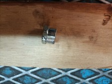 ECROU DE ROUE ARRIERE