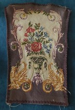 Tapisserie aux petits points XIXème bouquet de fleurs