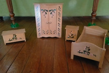 4 MEUBLES DE CHAMBRE POUR POUPEES / ANNEES 60 - 70