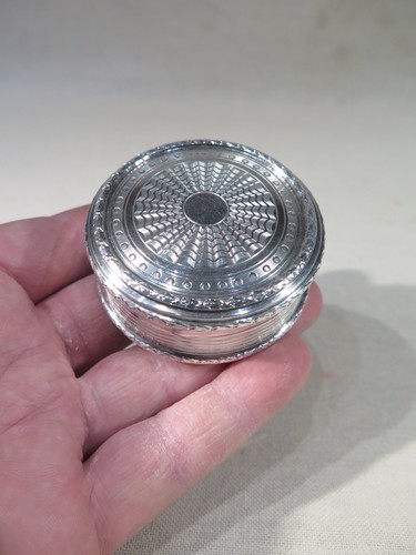 Ancienne jolie boite ronde - jolie,