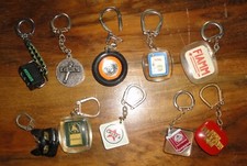 10 Porte clé keychain sur automobile essence huile , antar , kléber, marchal etc