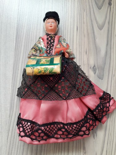 Poupée folklorique ancienne