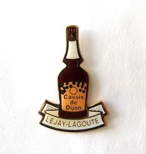 RNT 6/ pin's boisson bouteille Cassis de Dijon Lejay-Lagoute