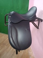 Selle en cuir de dressage noir arbre moyen avec étrier en cuir ou fer à...