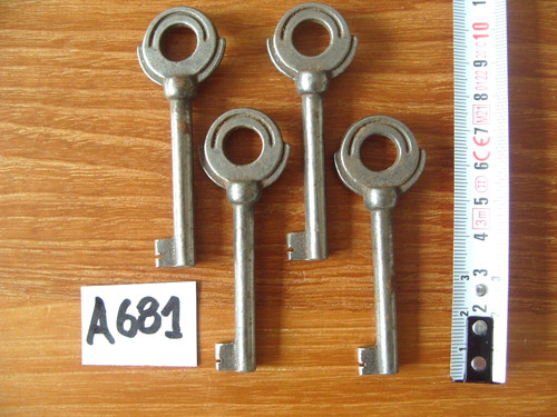 Lot a681 clé clés clefs - 4,