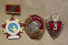 Russe ( URSS ) 3 Insignes 