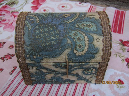Boite ancienne forme - ancienne, en