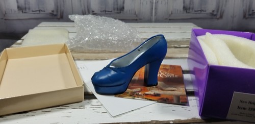 Just the right shoe raine - just, by