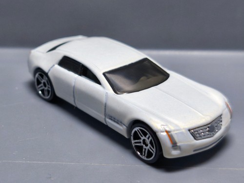 Hot wheels cadillac sixteen - hot,