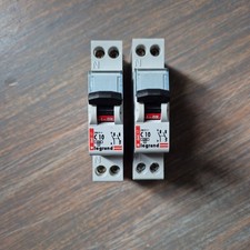 Lot de 2 disjoncteurs Legrand