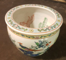 Cache-pot chinois en porcelaine polychrome, décor famille rose, Chine XXe siècle