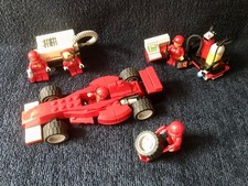 ?? LEGO Racers Ferrari 8673. FERRARI F1 FUEL STOP. Année 2006. Fig. rac033s.