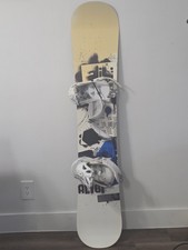 ALIBI Snowboard With Boots And