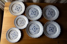 Lot de 7 assiettes anciennes en faience blanche de Boch décor bleu Saxony