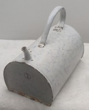 Ancien Broc Mural en Tôle