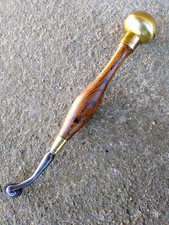 ANCIENNE ROULETTE A GRIFFE -