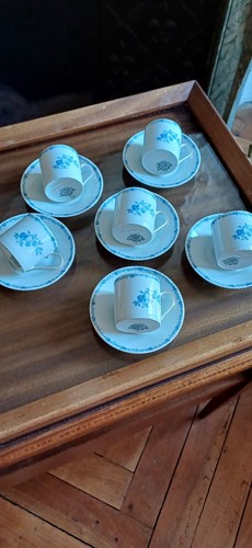 Tasses moka et soucoupes - a,